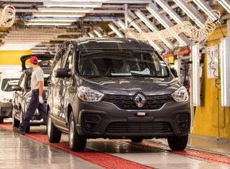 Sigue la tendencia: bajan las ventas y sube la producción