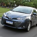 Toyota Yaris Frente andando
