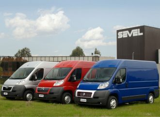 Sevel seguirá produciendo los furgones de PSA y FCA