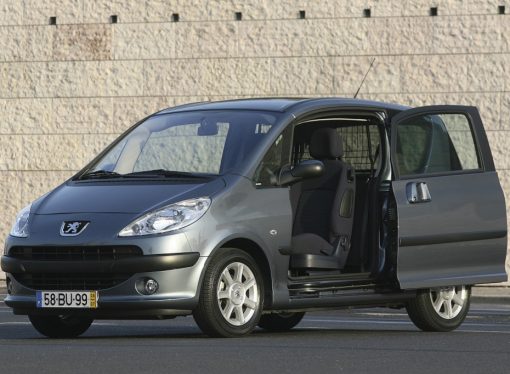 Soluciones olvidadas: las puertas corredizas del Peugeot 1007