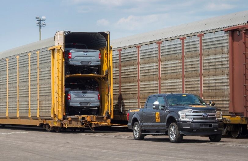 Ford demuestra el poder de su F-150 eléctrica