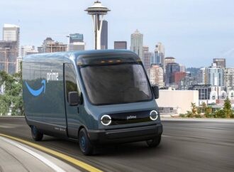 Amazon le compra 100.000 furgones a Rivian