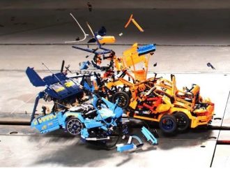Algo más que un juego: el crash test de dos modelos de Lego