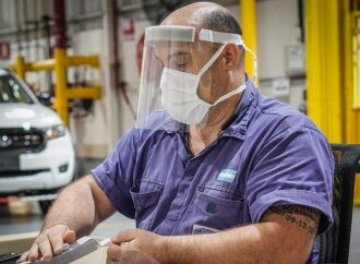 Ford ya entregó 20.000 protectores faciales producidos en Pacheco