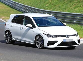 Cazan al VW Golf R en Nürburgring