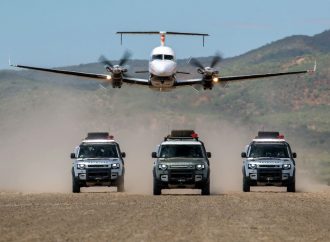 15 magníficas fotos de nuevo Land Rover Defender en Namibia