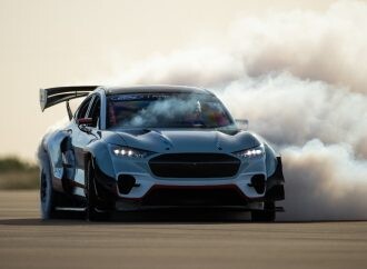 Este Mustang Mach-E tiene siete motores eléctricos y 1.400 CV
