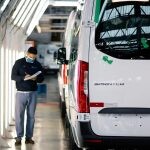 Mercedes-Benz reinicia el segundo turno de producción. Información. Foto 4