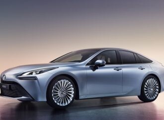 Mirai: el hidrógeno de Toyota mejora (mucho) su diseño