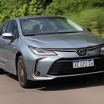toyota corolla hibrido accion adelante