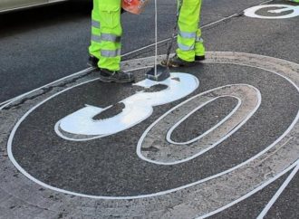 El Gobierno quiere bajar 10 km/h la velocidad máxima en calles