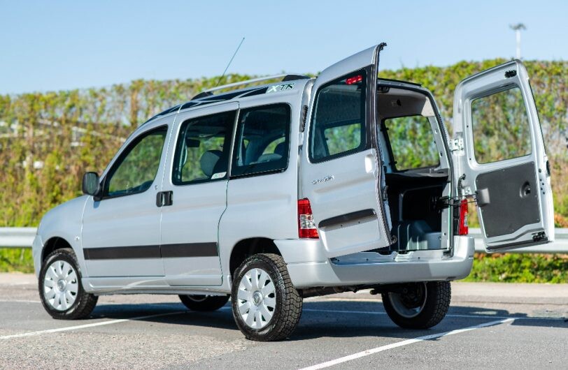 Citroën y Peugeot cambian el portón de los Berlingo y Partner