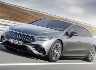 Mercedes retrasa sus planes para volverse 100% eléctrica