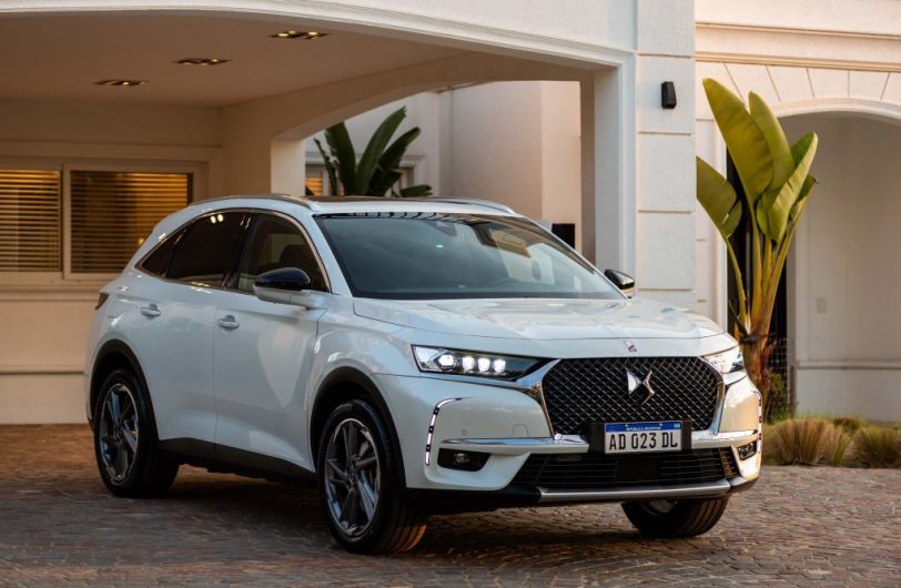 DS lanza el 7 Crossback híbrido enchufable en la Argentina