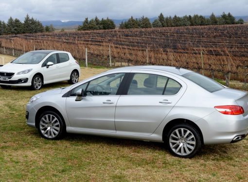 308, 408 y C4: Peugeot y Citroën dejan de vender sus berlinas medianas