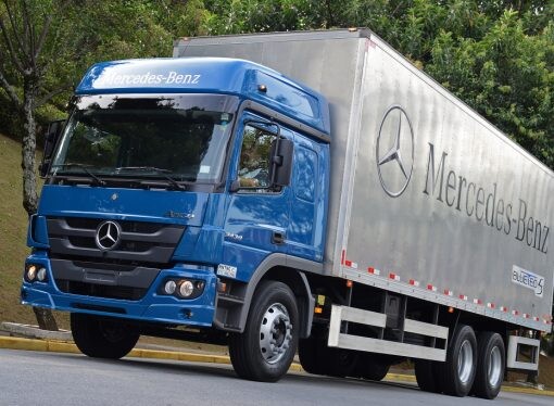 Mercedes lanza el Atego 2430 en la Argentina