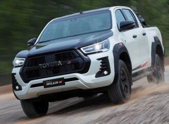 Toyota muestra la renovada Hilux GR-S producida en Zárate