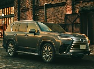 Lexus lanza el LX, el SUV más grande de su gama
