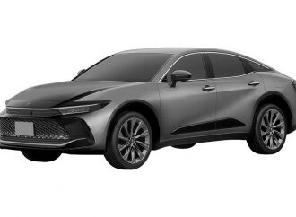 El Toyota Crown también se subirá a la carrocería de moda