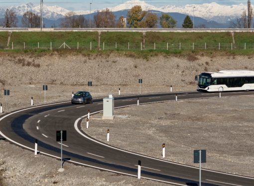 Autonomía infinita: Stellantis prueba la carga inductiva para eléctricos