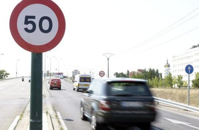 Los automóviles europeos respetarán automáticamente la velocidad máxima permitida