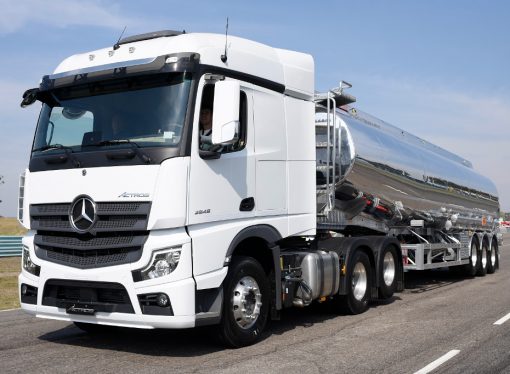 Mercedes lanza una nueva versión para su camión Actros
