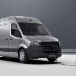 Mercedes y Rivian harán furgones eléctricos en conjunto