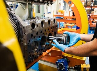 Reman: cómo es la remanufacturación que Mercedes hace de motores y cajas para dejarlos como 0km