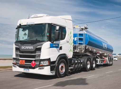 Un camión Scania a GNC transportará combustible de YPF