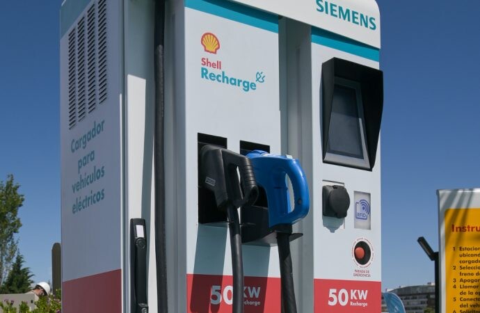 Shell inauguró su primera estación de recarga eléctrica