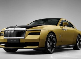 Spectre: Rolls Royce presentó su primer modelo eléctrico