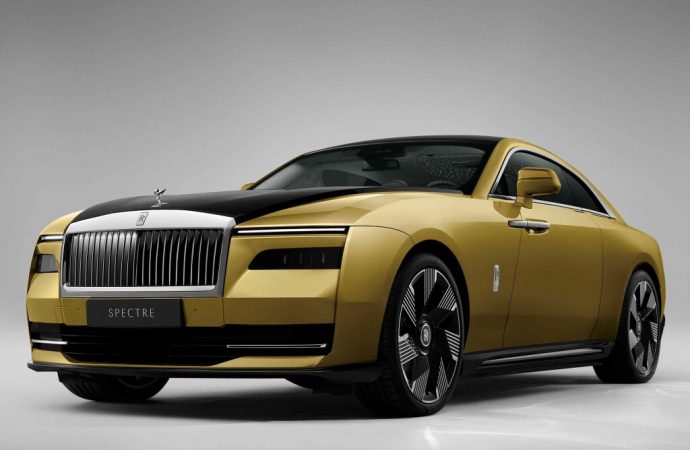 Spectre: Rolls Royce presentó su primer modelo eléctrico
