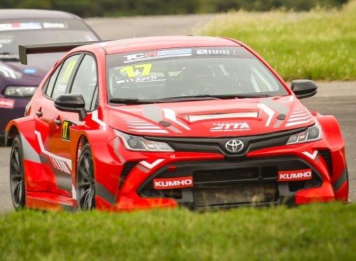 Debutan en el TCR los Corolla GRS fabricados en la Argentina