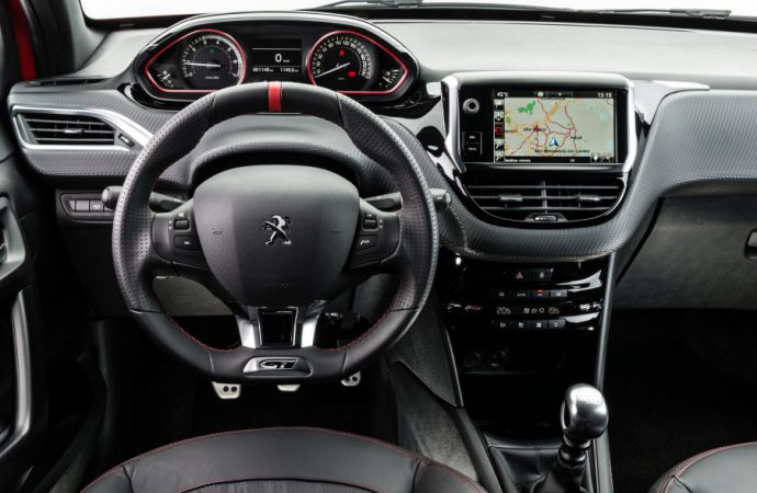 El Peugeot i-cockpit cumple 10 años