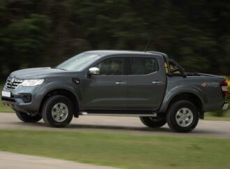Renault lanza nuevas versiones de la Alaskan automática