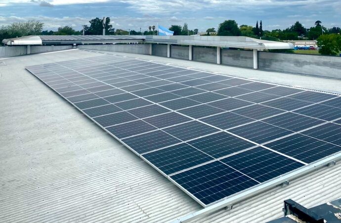 Concesionario oficial Simone, pionero en instalación de paneles solares