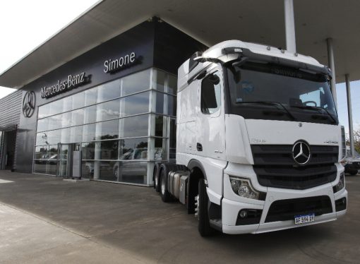 Simone, concesionario oficial de Mercedes-Benz Camiones y Buses, instaló paneles solares