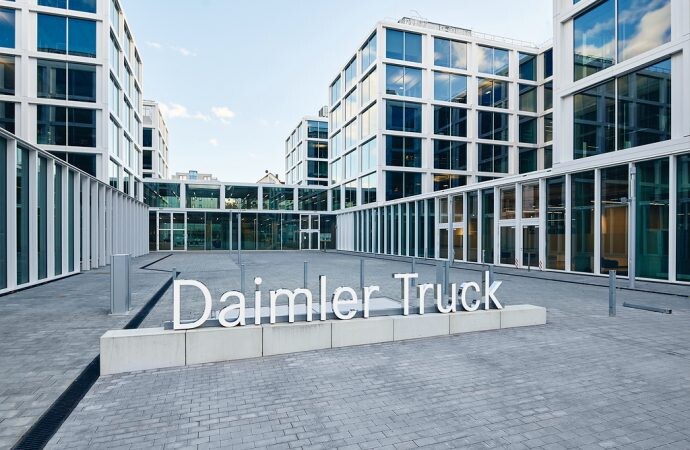 Daimler Truck AG, grupo al que pertenece Mercedes-Benz Camiones y Buses, fortalece su negocio