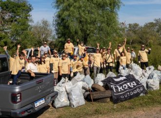 La marca Jeep acompaña a Trown en la limpieza de parques
