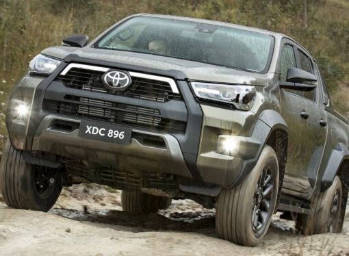 La electrificación de la Toyota Hilux comenzará con un híbrido ligero