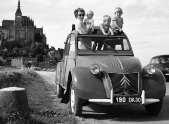 Stellantis reunió ocho históricas versiones para celebrar los 75 años del Citroën 2CV