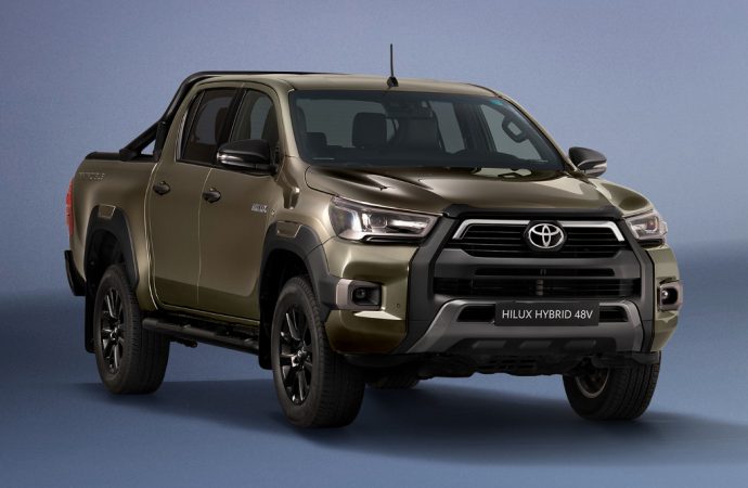 Toyota estrena la versión híbrida de la Hilux