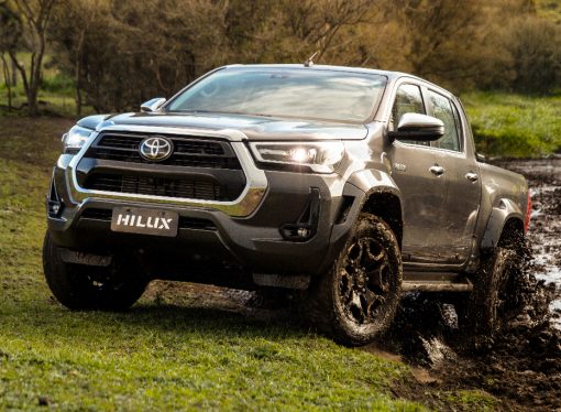 Toyota renueva la Hilux SRX: trochas más anchas y suspensión renovada