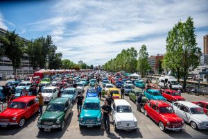 Cientos de Fiat 600 en la inauguración oficial del Museo del Fitito