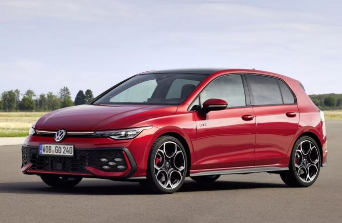 El Volkswagen Golf VIII recibe su primer rediseño