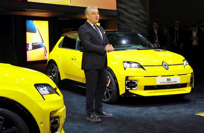 El CEO de Renault pidió crear un consorcio de fabricantes europeos para contrarrestar el avance chino
