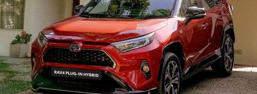 Toyota lanza la RAv4 híbrida enchufable en la Argentina, pero solo para alquilar