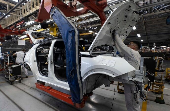 El Gobierno anunció rebajas de impuestos y aranceles para la industria automotriz