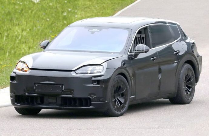 Porsche prueba un enorme SUV eléctrico