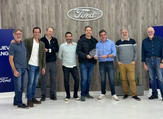 Grupo Premia entregó un nuevo galardón del Auto del Año a Ford
